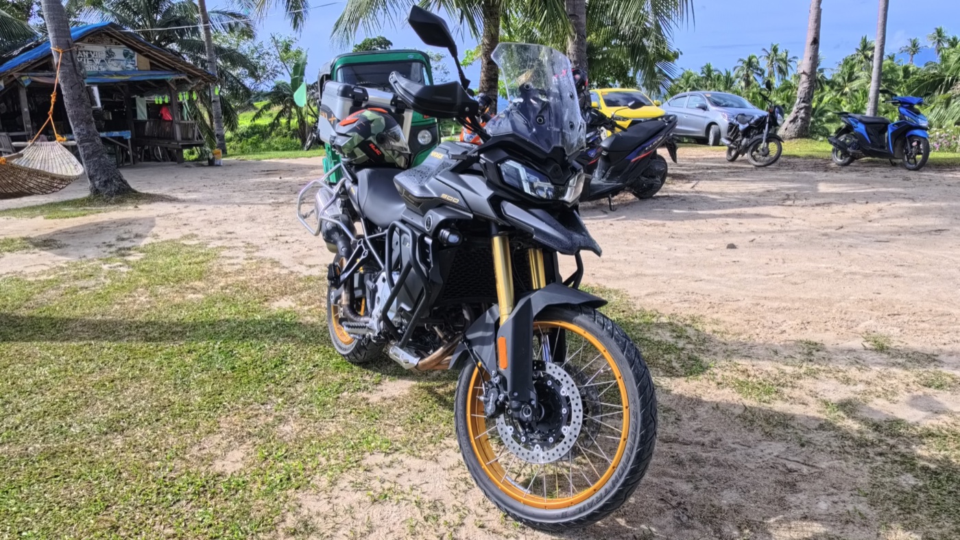 Voge 900DSX Knight Black — El Nido Palawan